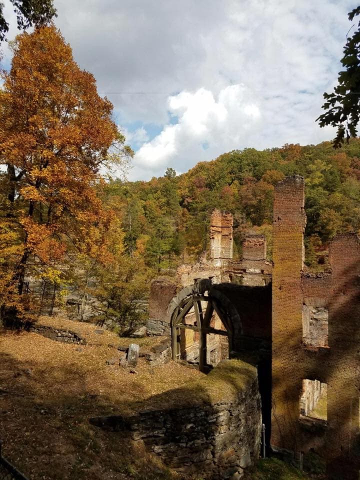 <b><a href="https://gastateparks.org/SweetwaterCreek" target="_blank">El parque está en el 1750 de Mount Vernon Road, en Lithia Springs.</a></b>