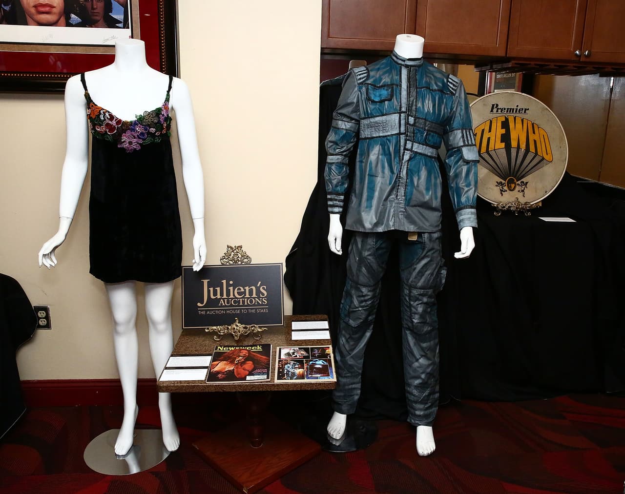 Destacan, la sexy bata de Janis Joplin y uno de los "looks" de David Bowie.