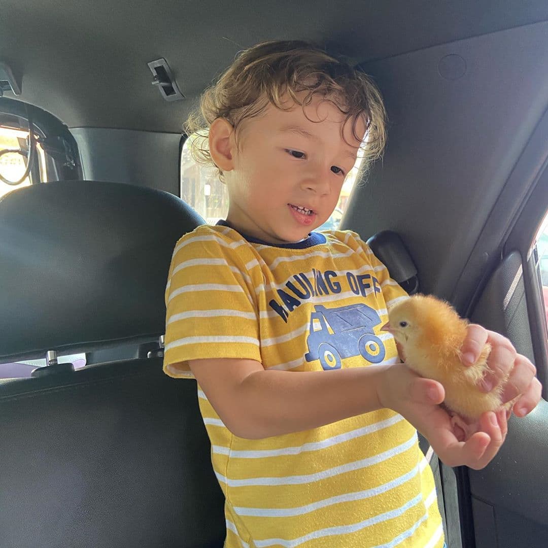 Y en el que fue un fin de semana muy familiar no podían faltar las fotos de los hijos de Alan Tacher. ¿Qué tal luce el pequeño Liam?