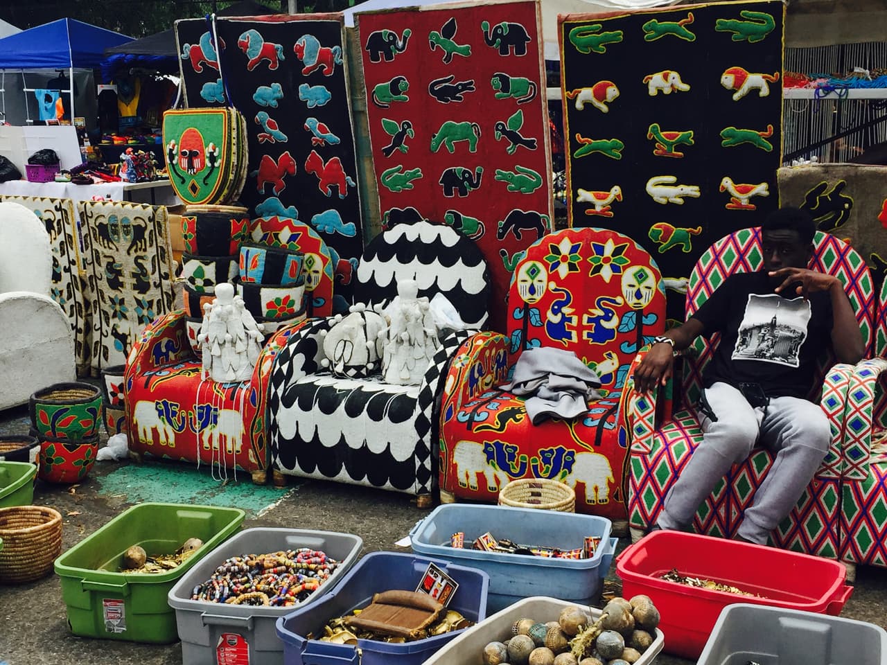 Los tejidos se tiñen con extractos vegetales, según comerciantes.