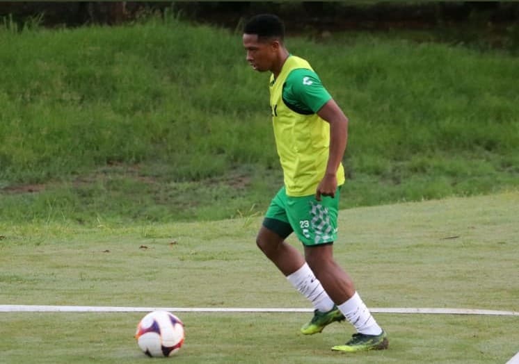 Santos comparte su sesión matutina y, ¿por qué no? Una refrescadita también.