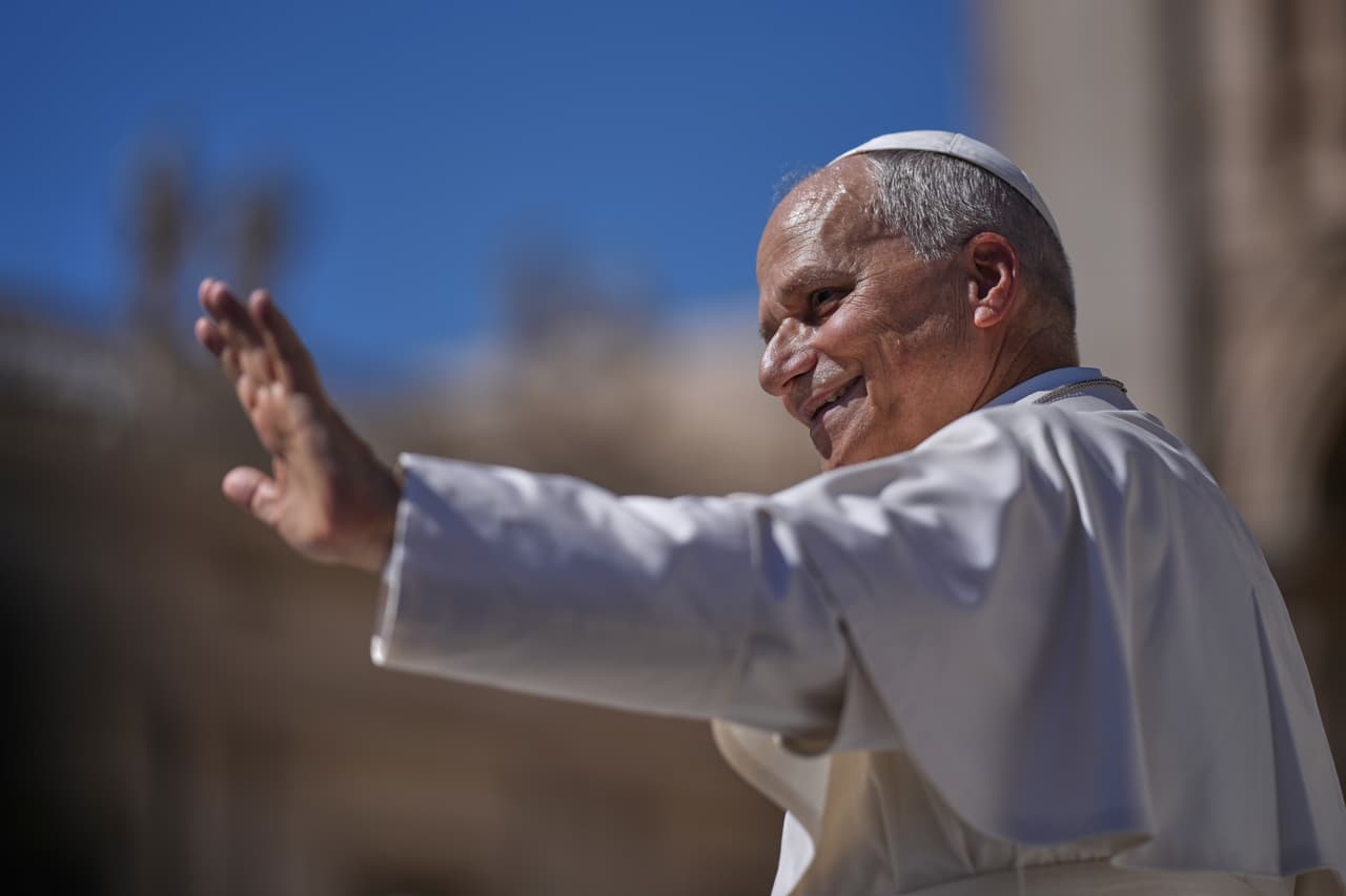 El papa León XIV celebra sus 71 años con un regalo para los empleados del Vaticano