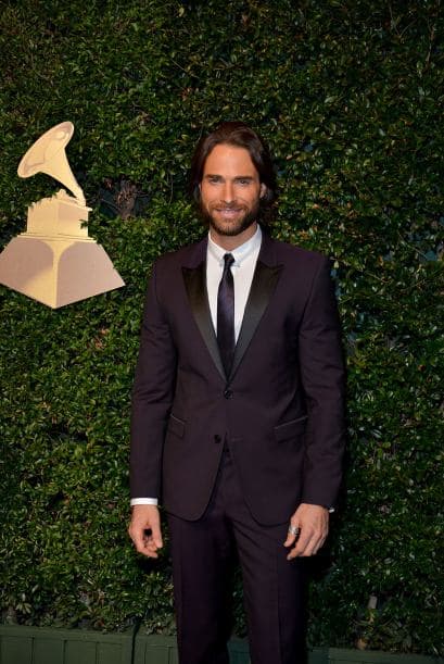 La pareja del momento está disfrutando de su amor por todo lo alto en Latin GRAMMY. Aquí te traemos su historia de amor.