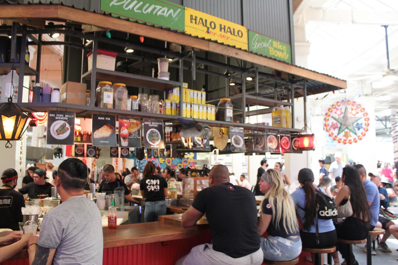 Puedes ordenar por adelantado, así tu comida estará esperando por tu llegada, mientras llegas al mercado.