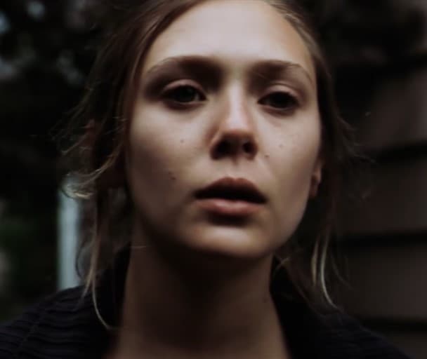 <b>Elizabeth Olsen</b>
<br>A diferencia de sus hermanas mayores, las gemelas Olsen, quienes protagonizaron diversas películas infantiles, Elizabeth no destacó a tan temprana edad. Si bien apareció en alguna que otra ocasión al lado de sus hermanas, su primer papel importante fue hasta 2011, cuando tenía 22 años. Se trata del filme 'Martha Marcy May Marlene', en donde la actriz ganó diferentes premios por su destacada participación.