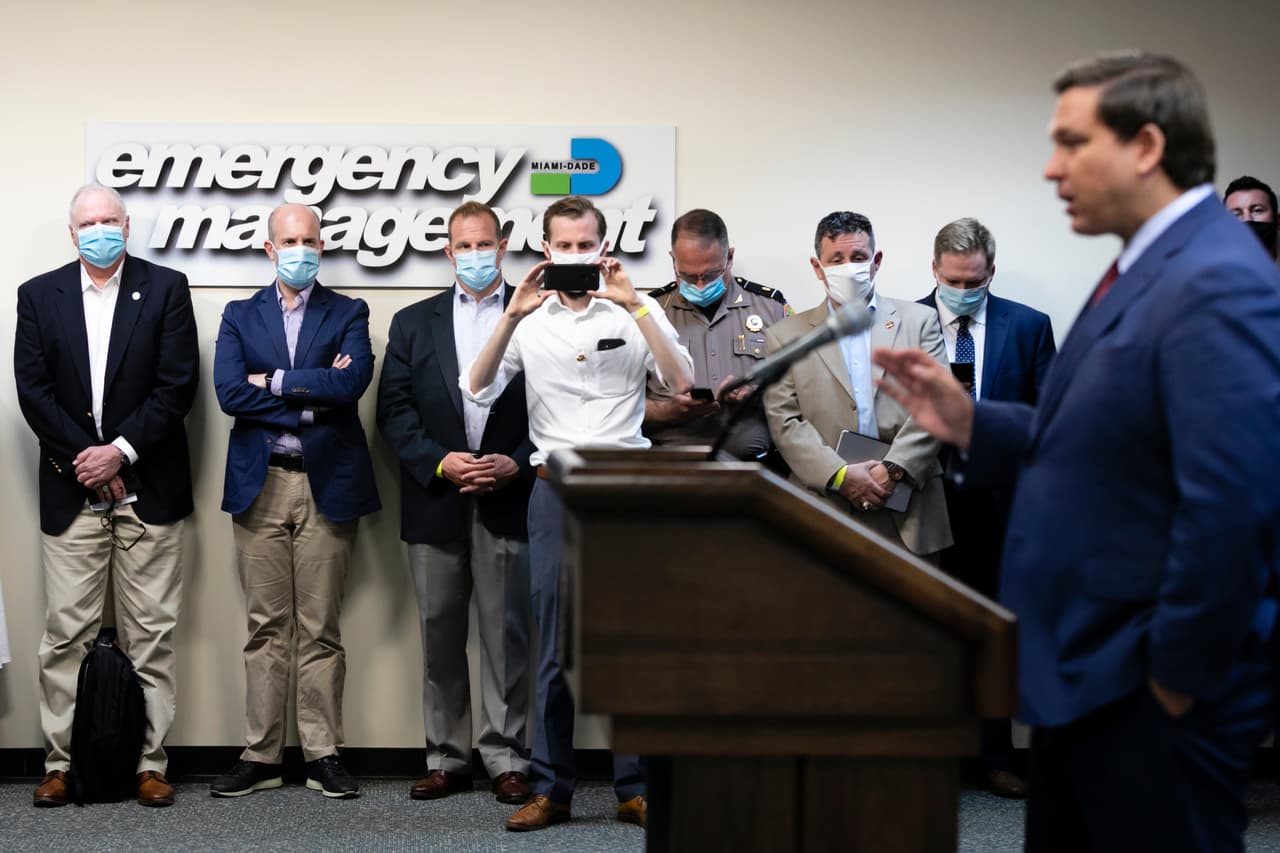 Florida tiene 132,545 casos de coronavirus, pero DeSantis aún no considera obligatorio el uso de mascarillas