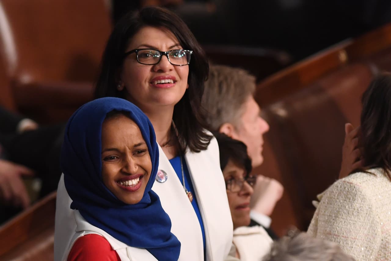 Ilhan Omar y Rashida Tlaib, las primeras mujeres de religión musulmana elegidas a la Cámara de Representantes.