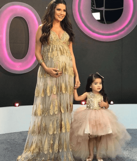 Mami e hija lucieron muy bellas y combinadas en la ceremonia de Premios Lo Nuestro 2018.