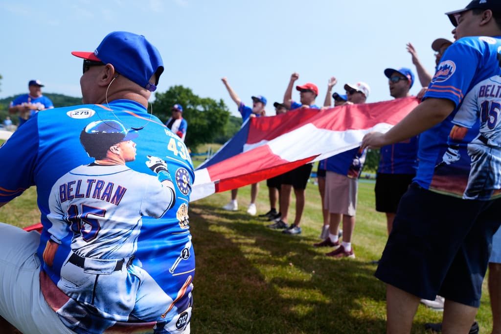 Fans no faltaron en Nueva York para ser testigos de la exaltación de Beltrán al Salón de la Fama del Béisbol, un sueño para cualquier pelotero.