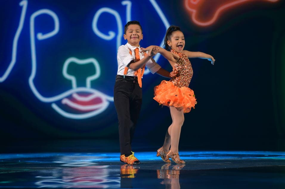 <b>Ashley y Jean Paul</b> nos contagiaron con su gran sabor para bailar 'El baile del perrito'.