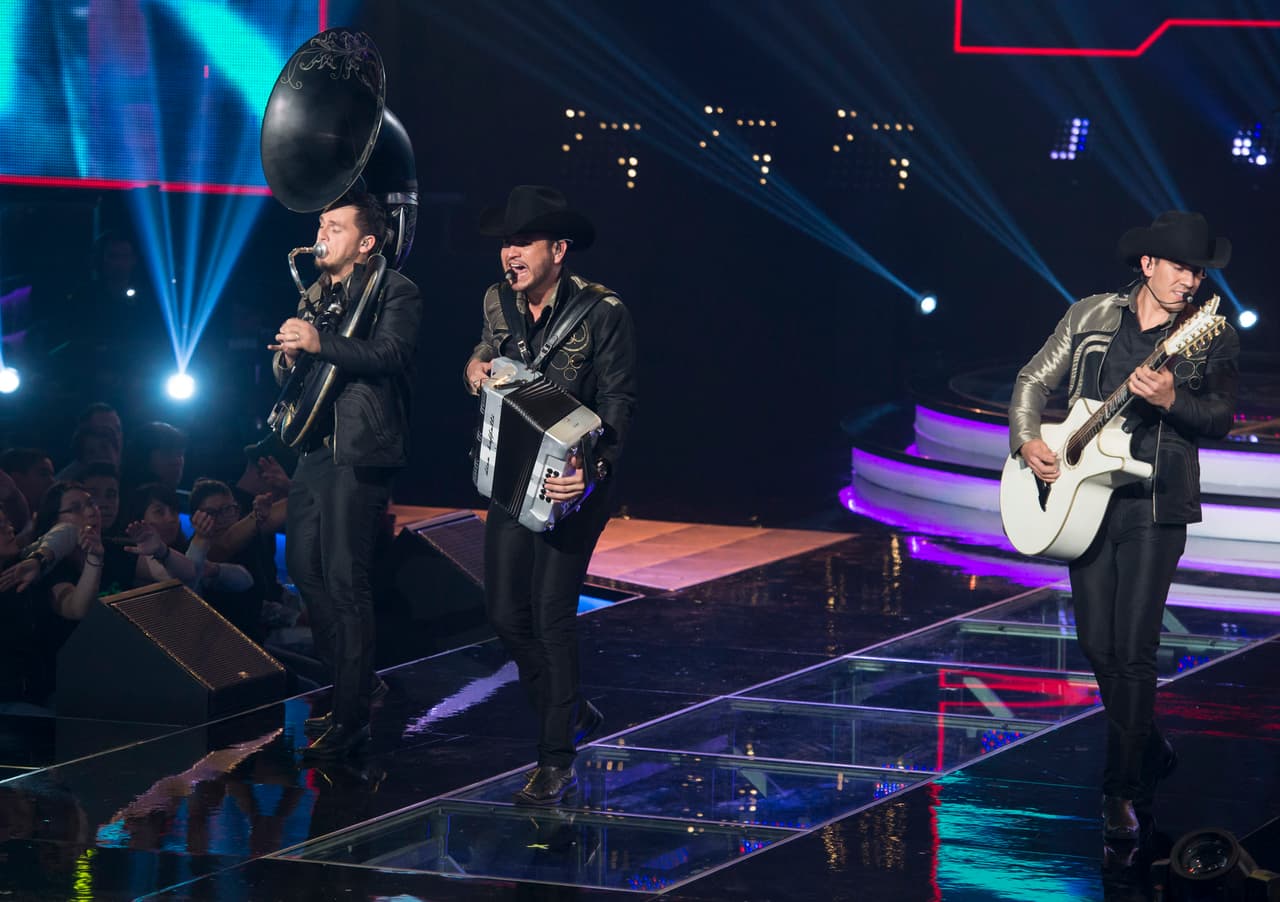 Los Moro, Cervantes, García y Barraza llegaron a la semifinal, en la cual hubo tremenda pelea entre Cristian y Noel, debido a una decisión del capitán, que le costó la eliminación de su equipo. Disfruta foto a foto todo lo que pasó en el show.