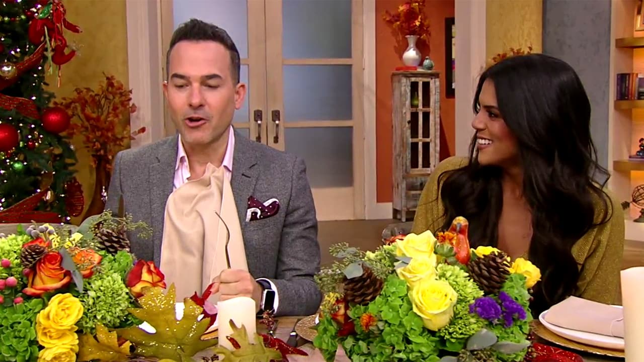 Carlitos ya estaba ansioso por probar el pavo, mientras Francisca se divertía y le pedía calma.