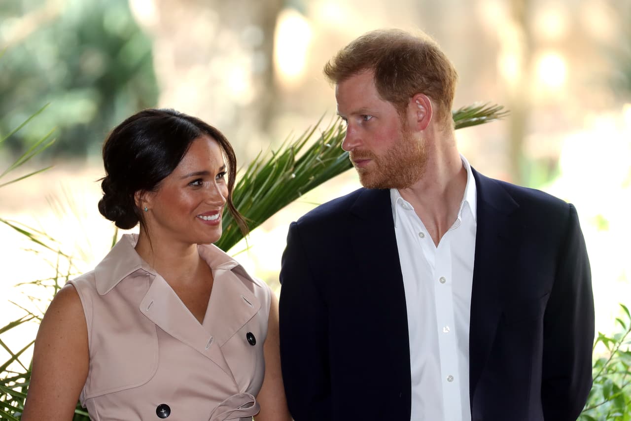 Durante una visita sorpresiva que Meghan Markle y el príncipe Harry realizaron el miércoles al centro comunitario Broom Farm, que se ubica en la ciudad de Windsor, el duque de Sussex pudo conversar con familiares de militares.