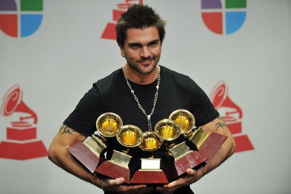 El colombiano ha sido llamado 'El Rey de Latin GRAMMY' por su notable triunfo.