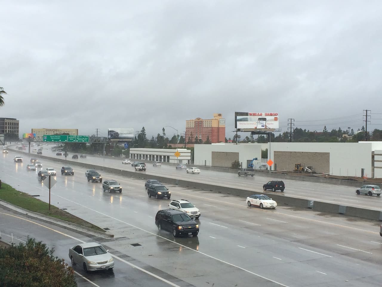 Emiten alertas por lluvias e inundaciones en el sur de California  