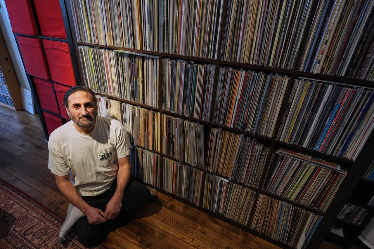 Fan grabó a Nirvana y otras leyendas del rock antes de la fama; hoy voluntarios lo convierten en un tesoro digital