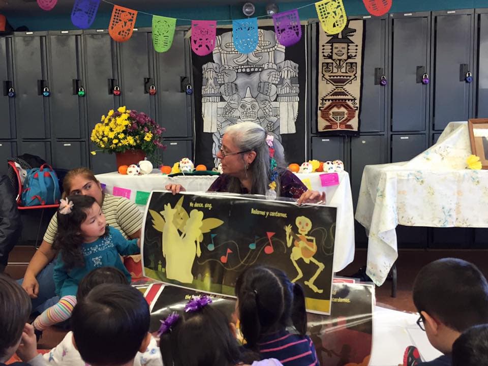 ‘Son Chiquitos' es un programa comunitario gestado dentro de la escena del Son Jarocho en Chicago, la cual desde mediados de la década de los 90 encontró tierra fértil en el barrio de Pilsen.