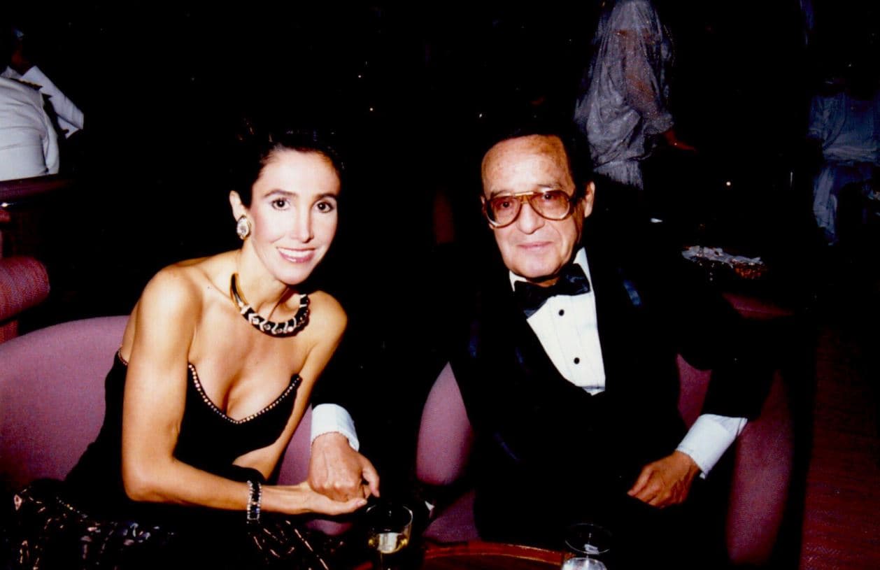 Cauduro recordó que la invitación la recibió cuando asistió a ver la obra teatral '11 y 12', la cual estelarizaban Chespirito y Florinda Meza.
<br>