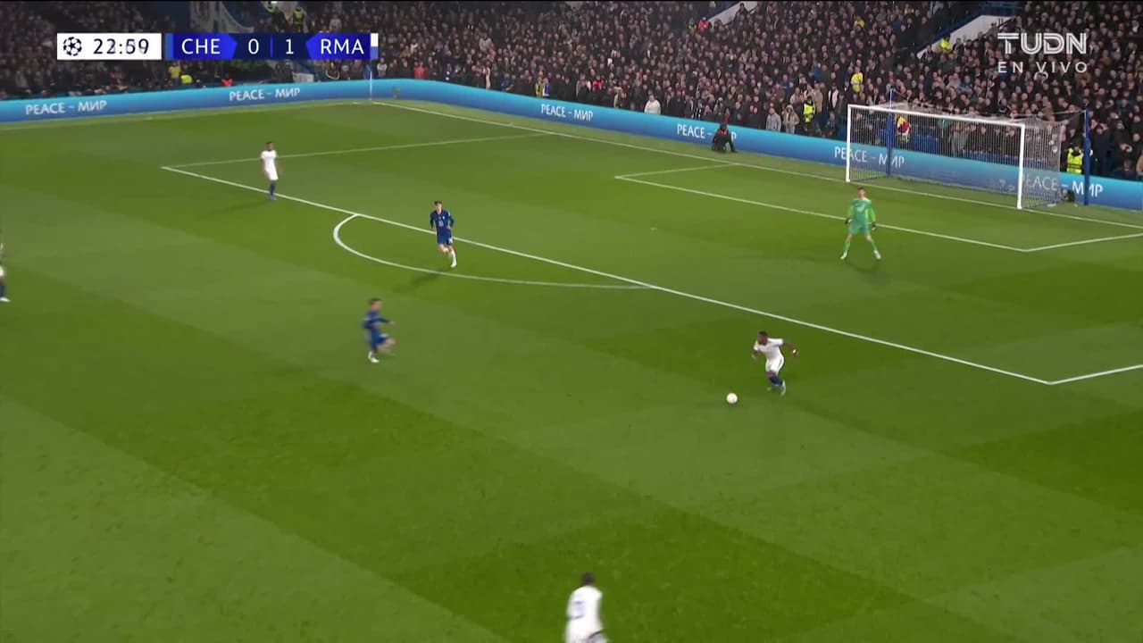 ¡GOL!  anota para Real Madrid. Karim Benzema