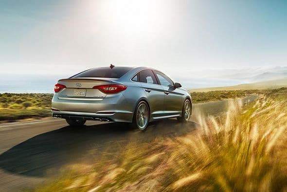 Hyundai Sonata Hybrid 2015- Precio: $26,000; Consumo (ciudad/carretera): 36"40mpg