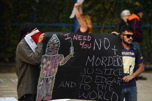 En tanto en México, también hubo protestas tanto en Cuernavaca como en la ciudad de México a favor de Tamayo.