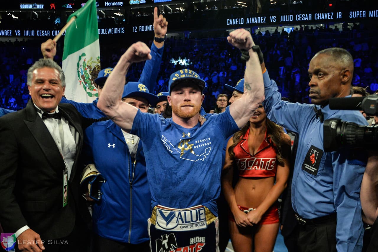 Te acercamos a los golpes que se dieron Saúl 'Canelo' Álvarez en contra de Julio César Chávez Jr., imágenes que te harán sentir en el ring.