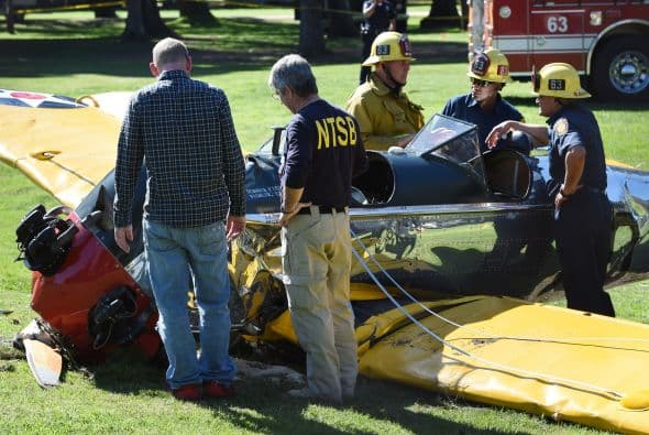 Una vez registradas las pruebas necesarias, se disponían a remover los restos del avión del campo de golf.