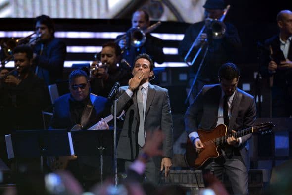 Nos cantó algunos de ellos.