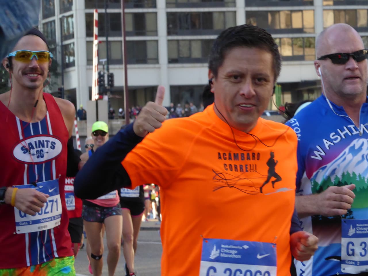 Miles de corredores de más de 100 país se dieron cita en el Maratón de Chicago desde muy temprano. Mira imágenes del ambiente que se está viviendo en este evento deportivo.