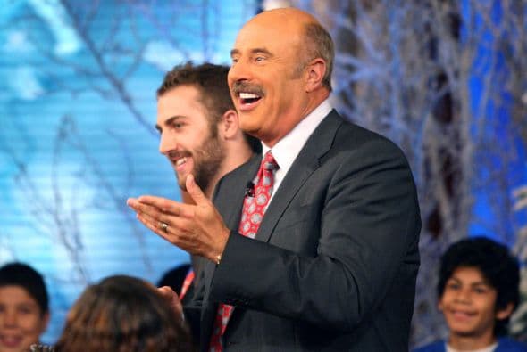 DR. PHIL MCGRAW- El conocido conductor del programa "Dr. Phil", y una de las estrellas de TV mejor pagadas de EU, comenzó a trabajar como un 'car hop' (mesero que lleva la comida hasta tu auto). "Cuando ellos nos dijeron que teníamos que usar patines, automáticamente quedé fuera del trabajo".