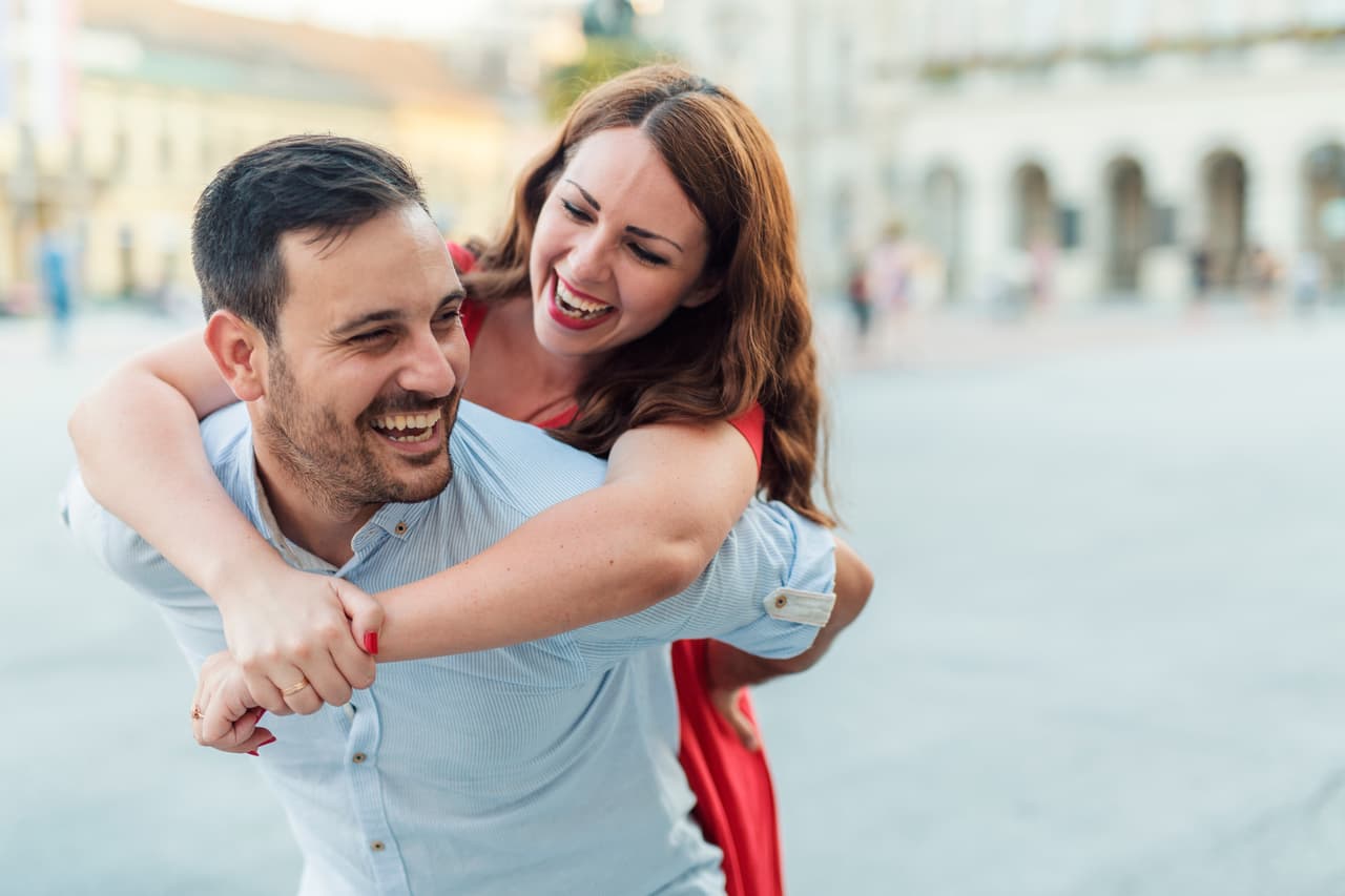 <b>Sagitario</b>
<br> ¡A divertirse y pasarla bien con Sagitario! Estamos aquí en presencia de un signo optimista, amante de la libertad, espontáneo, jovial, de muy buen humor, deportista, honesto, sincero y directo en sus cosas, filosófico e intelectual, la pareja perfecta para vivir cada día en un verdadero paraíso ¡un compañero de viaje ideal!
<br>