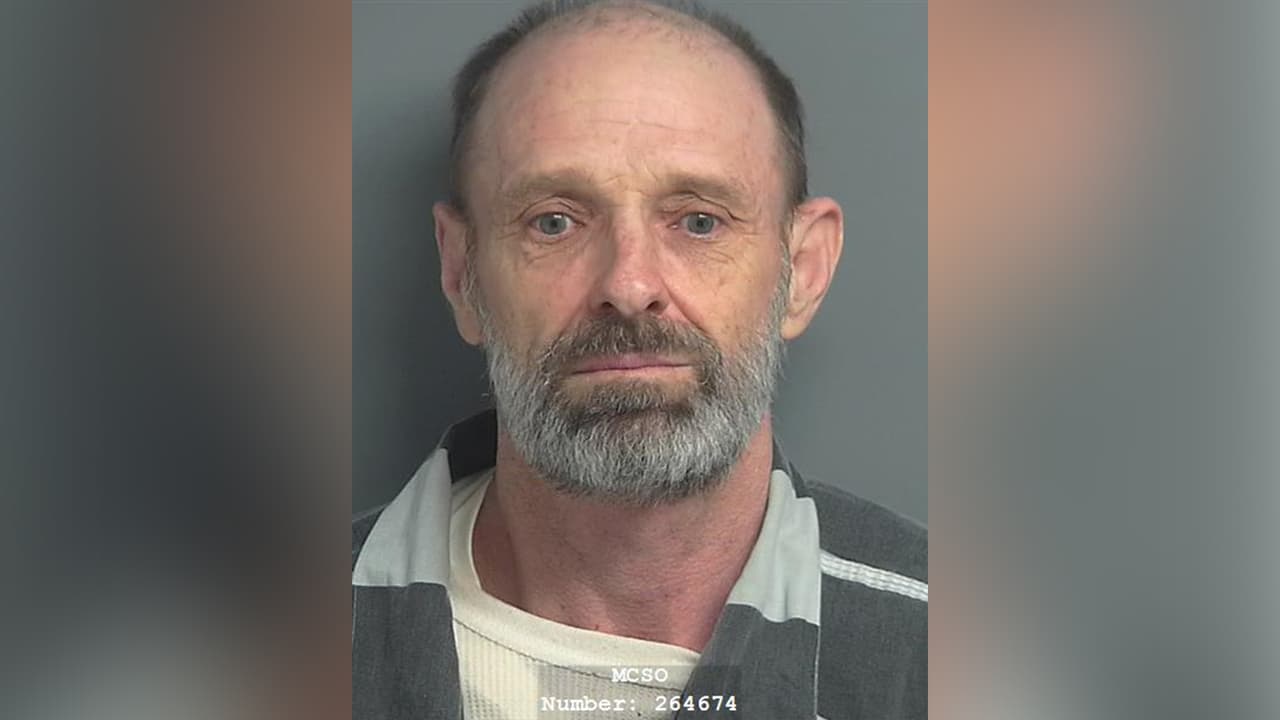 Steven Arthur Adkins, es señalado de conducir bajo los efectos del alcohol.