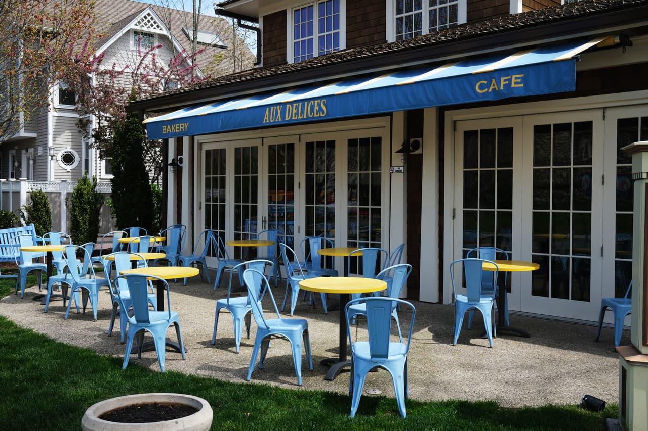 Los restaurantes seguirán abiertos sólo para las entregas a domicilio y los pedidos para llevar.