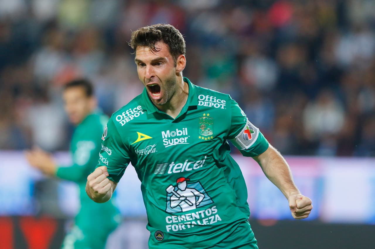Los visitantes crearon una gran jugada colectiva que fue definida por parte de su goleador y capitán Mauro Boselli, con un testarazo incrustó la pelota en el ángulo y su gol, definió el partido.