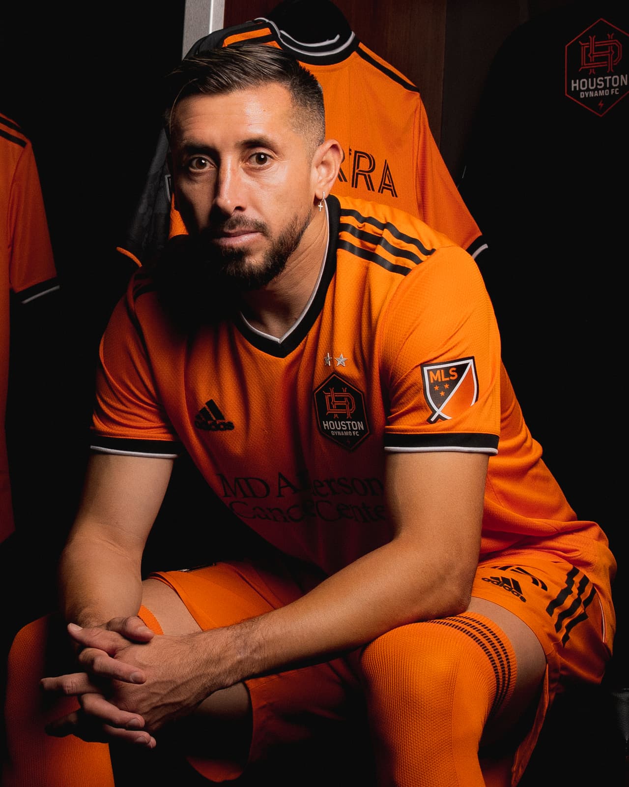 Héctor Herrera representó a México en las Copas del Mundo de 2014 y 2018, además de ganar la medalla dorada en los Juegos Olímpicos de 2012 en Londres.
<br>
