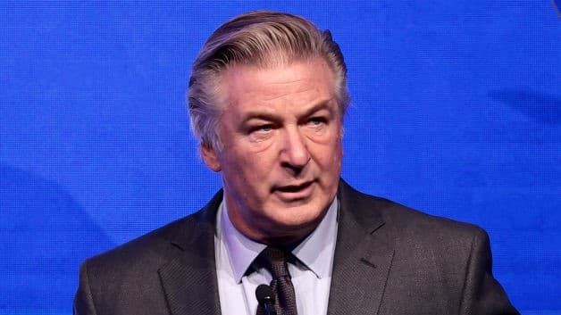 Alec Baldwin señala que las demandas tras el accidente mortal de 'Rust' son para "conseguir dinero"