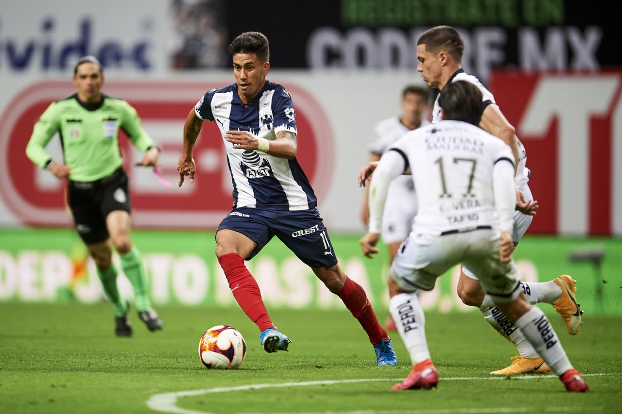Funes Mori (16’, 21’) abrió el marcador y luego creció la diferencia desde los once pasos. Sepúlveda (27’) descontó. Janssen (35’) dejó a los Rayados en desventaja numérica. En sus siguientes compromisos, Monterrey recibirá al León, en partido pendiente de la J3, mientras Querétaro recibirá al San Luis.