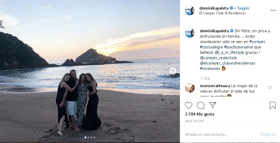 Fue 
<b><a href="https://www.instagram.com/p/B6PJd38pk1R/" target="_blank">esta fotografía</a></b>, compartida este jueves 19 de diciembre, en la que posa con su esposo e hijas Aitana y María, quienes ya están incluso más altas que ella.