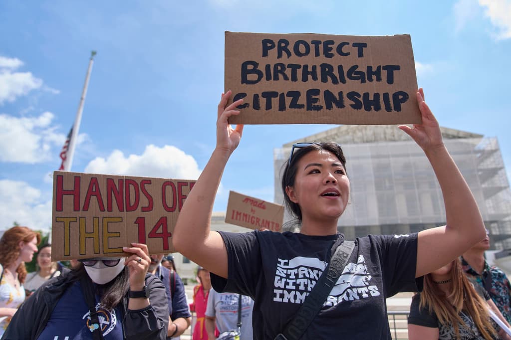 ¿Se puede eliminar la ciudadanía por nacimiento como pide Trump pese al fallo de la Corte Suprema?