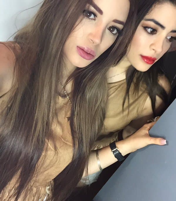 Estas guapas gemelas tienen mucho que presumir pues no sólo tienen un cuerpo de infarto sino también una voz angelical.