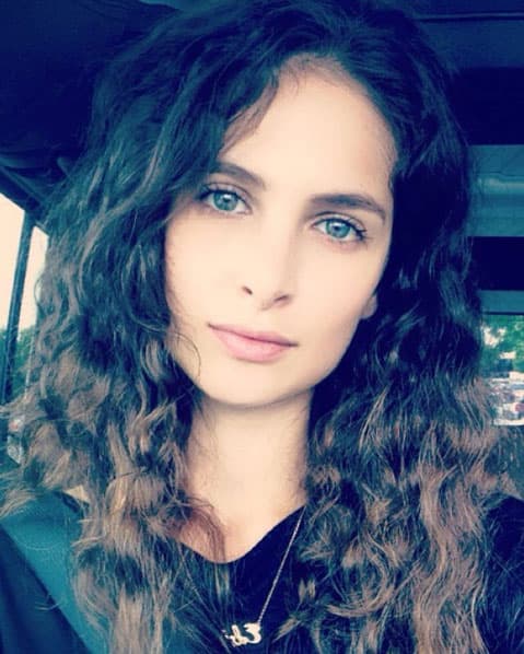 Esta guapa actriz se llama Edsa Ramírez y da vida a 'Gloria Parra'.