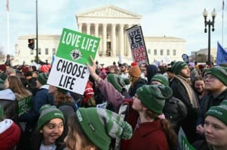 Mujer en Georgia es acusada de asesinato tras presunto aborto con medicamentos