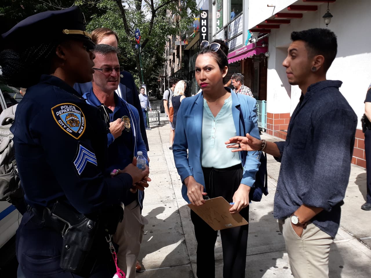 Recuerda que existen recursos de ayuda ante cualquier incidente de odio y discriminación. No dudes en llamar al 1-888-392-3644 o envía el mensaje a "HATE" al 81336, o visita la página https://www.ny.gov/programs/hate-crimes-task-force