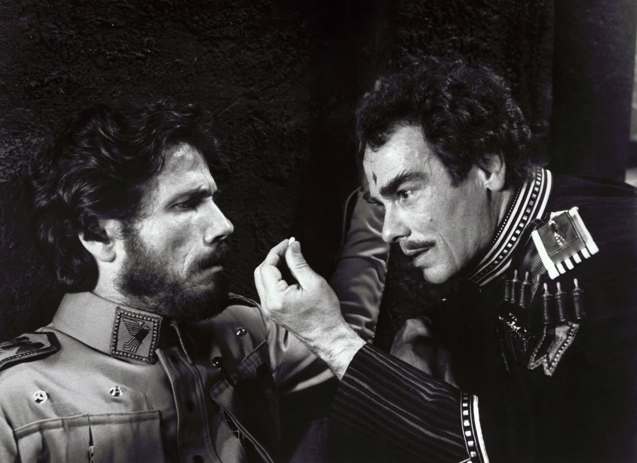 En la película original de ‘Dune’ del director David Lynch, el actor interpreta al Dr. Wellington Yueh.