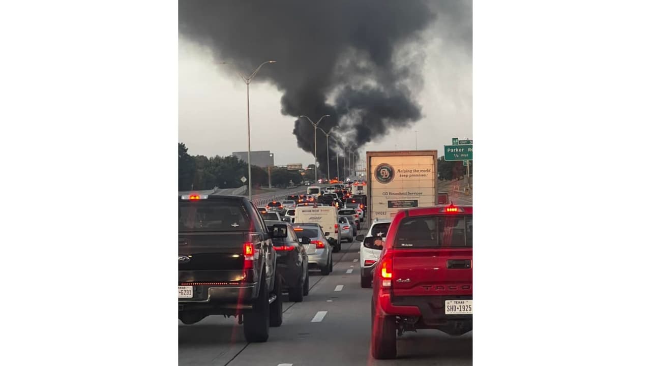 El incidente provocó varias horas de tráfico sobre la US-75 al norte de DFW.