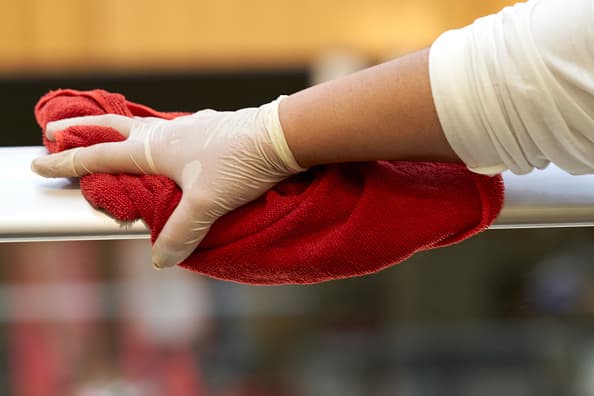 Kolh's instaló en las cajas para pago barreras protectoras para evitar el contacto entre empleado y cliente. También ofrecerá pagos sin contacto a través de Kohl’s Pay.