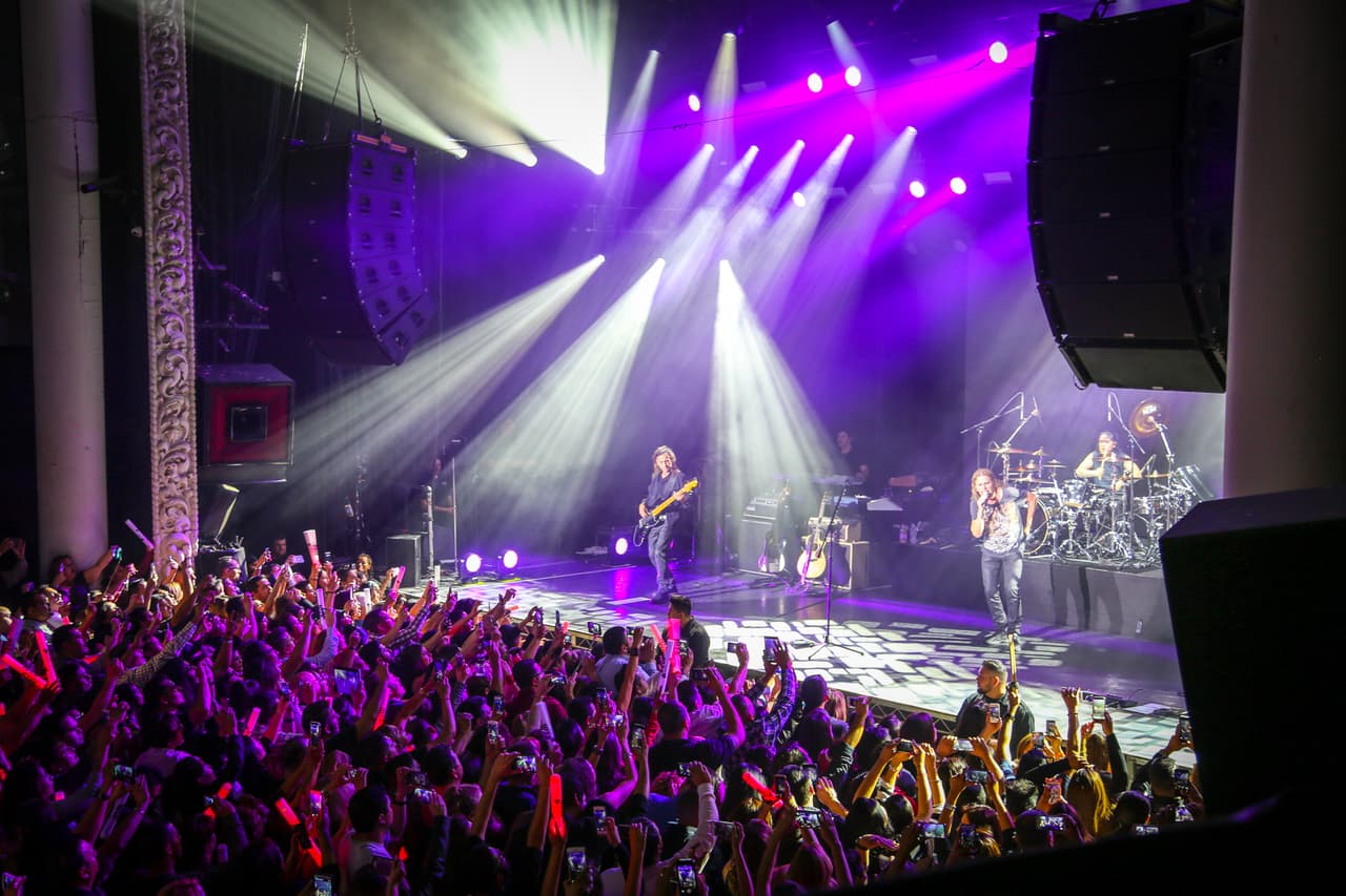 Maná salió al escenario tocando sus mejores canciones.