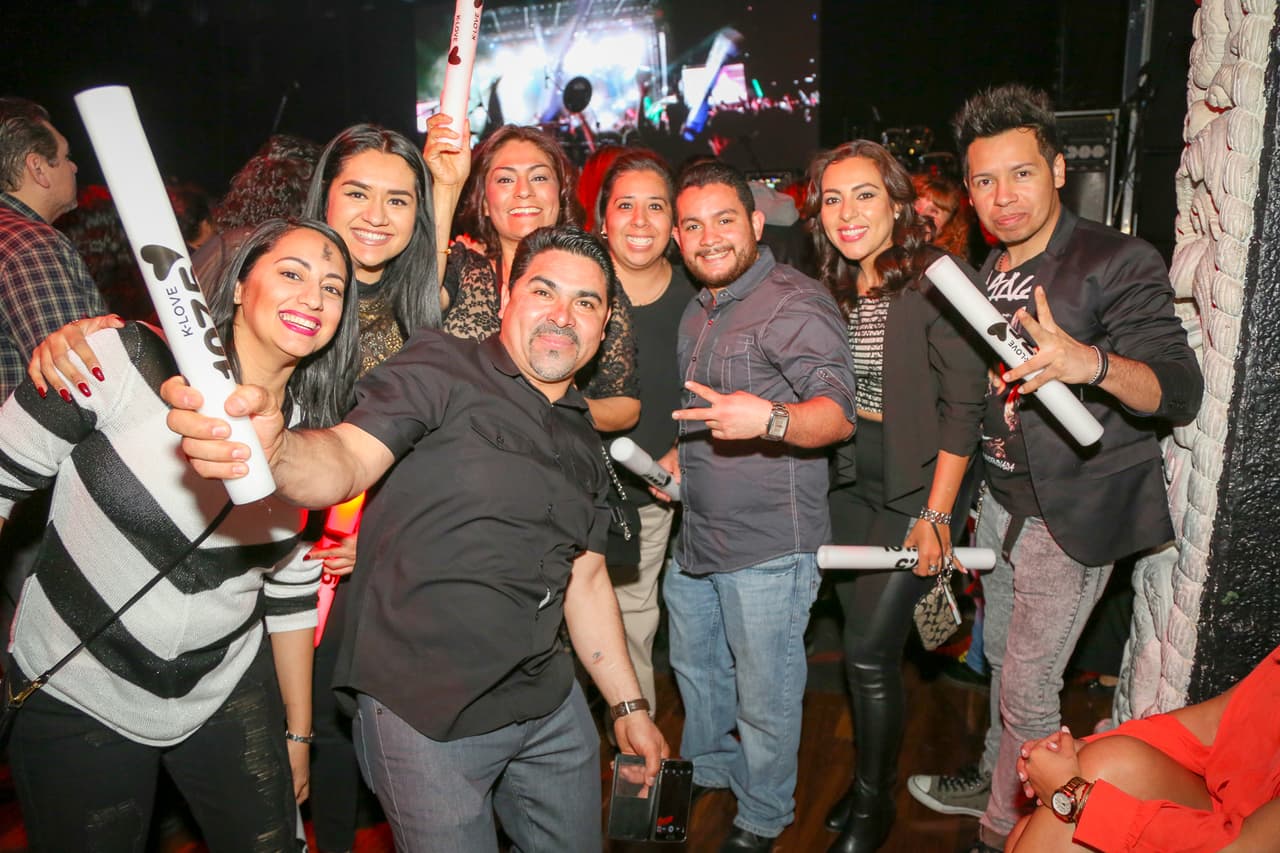 El grupo de amigos, la foto, el escenario... La foto perfecta.