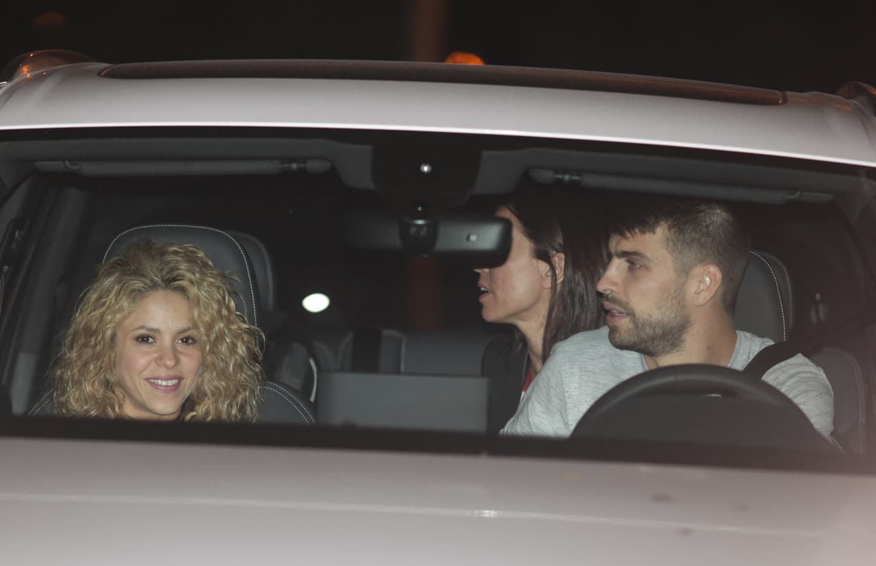 Tiempo después del show 'Shaki' y Piqué salieron muy sonrientes.