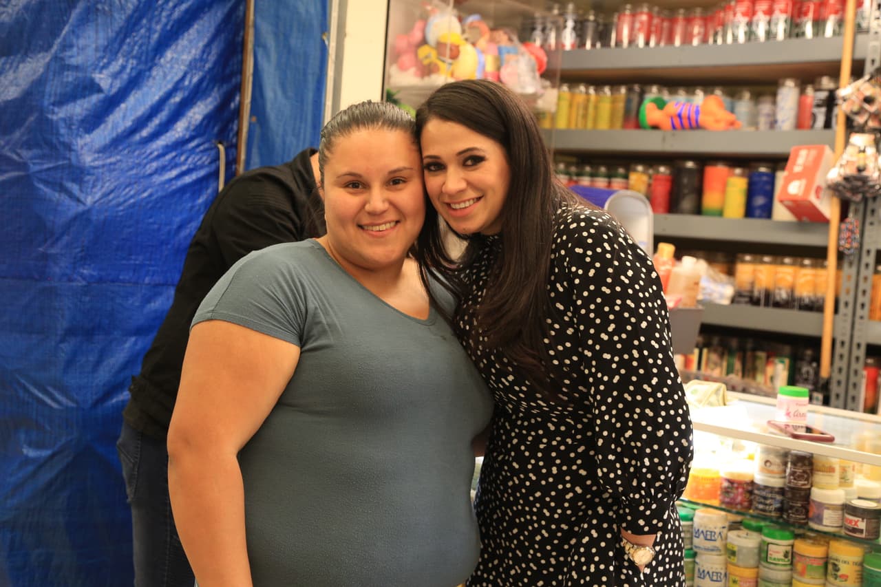 <b>La Mala </b>se encontró a una de sus seguidoras, quien también forma parte del grupo en Facebook llamado 
<b>'Amamos a Carla Medrano'</b>.
<br>